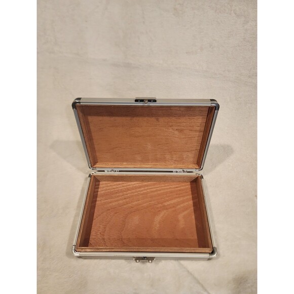 Travel Rugged Case Cigar Humidor Silver Black With Locking Latch - Picture 3 of 11